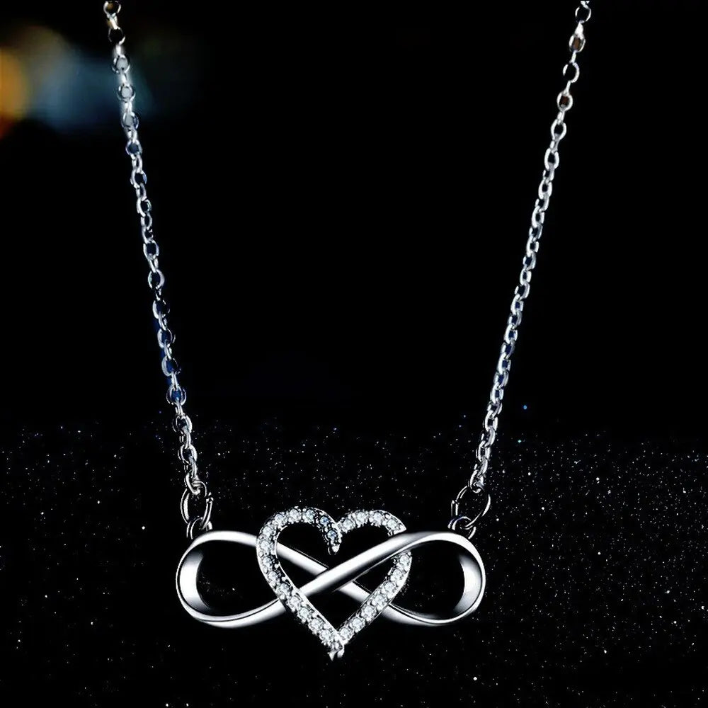 Ketting met Infinity Symbool en Hart